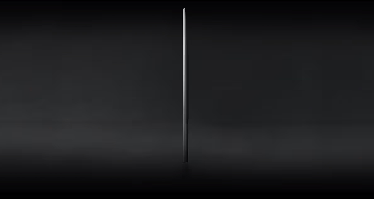 Η προβολή προφίλ της τηλεόρασης QLED εμφανίζεται για να δείξει την εξαιρετικά λεπτή σχεδίασή της.